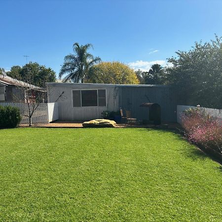 Outback Cellar & Country Cottage Dubbo Exterior photo