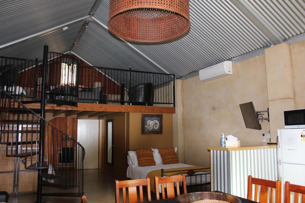 Outback Cellar & Country Cottage Dubbo Exterior photo