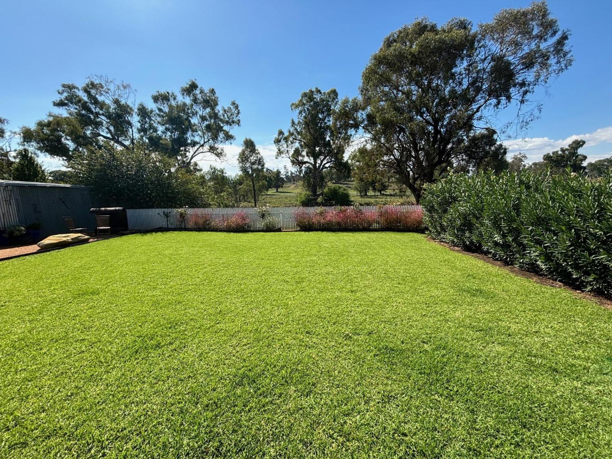 Outback Cellar & Country Cottage Dubbo Exterior photo
