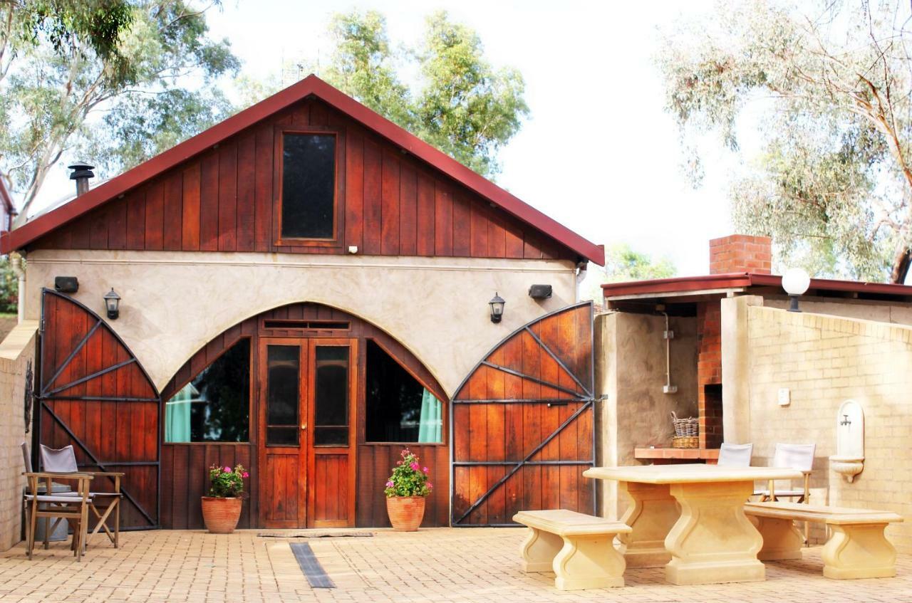 Outback Cellar & Country Cottage Dubbo Exterior photo